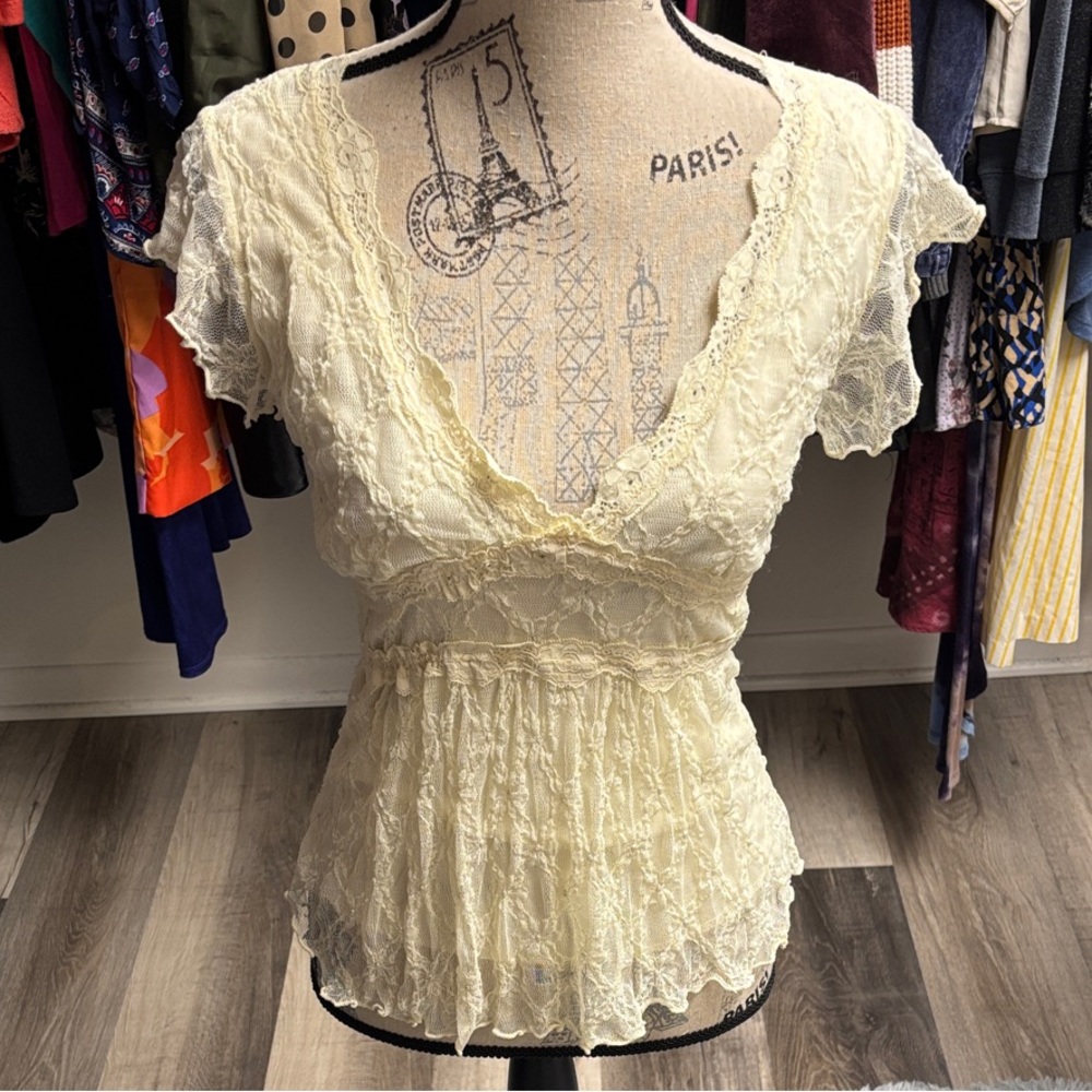 Rare Y2K Lace V-Neck Blouse - Picture 3 of 16